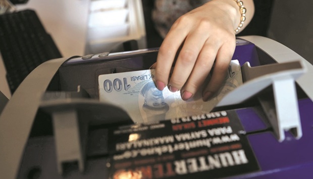 Turkey revises banks&rsquo; reserve requirements to check loan growth