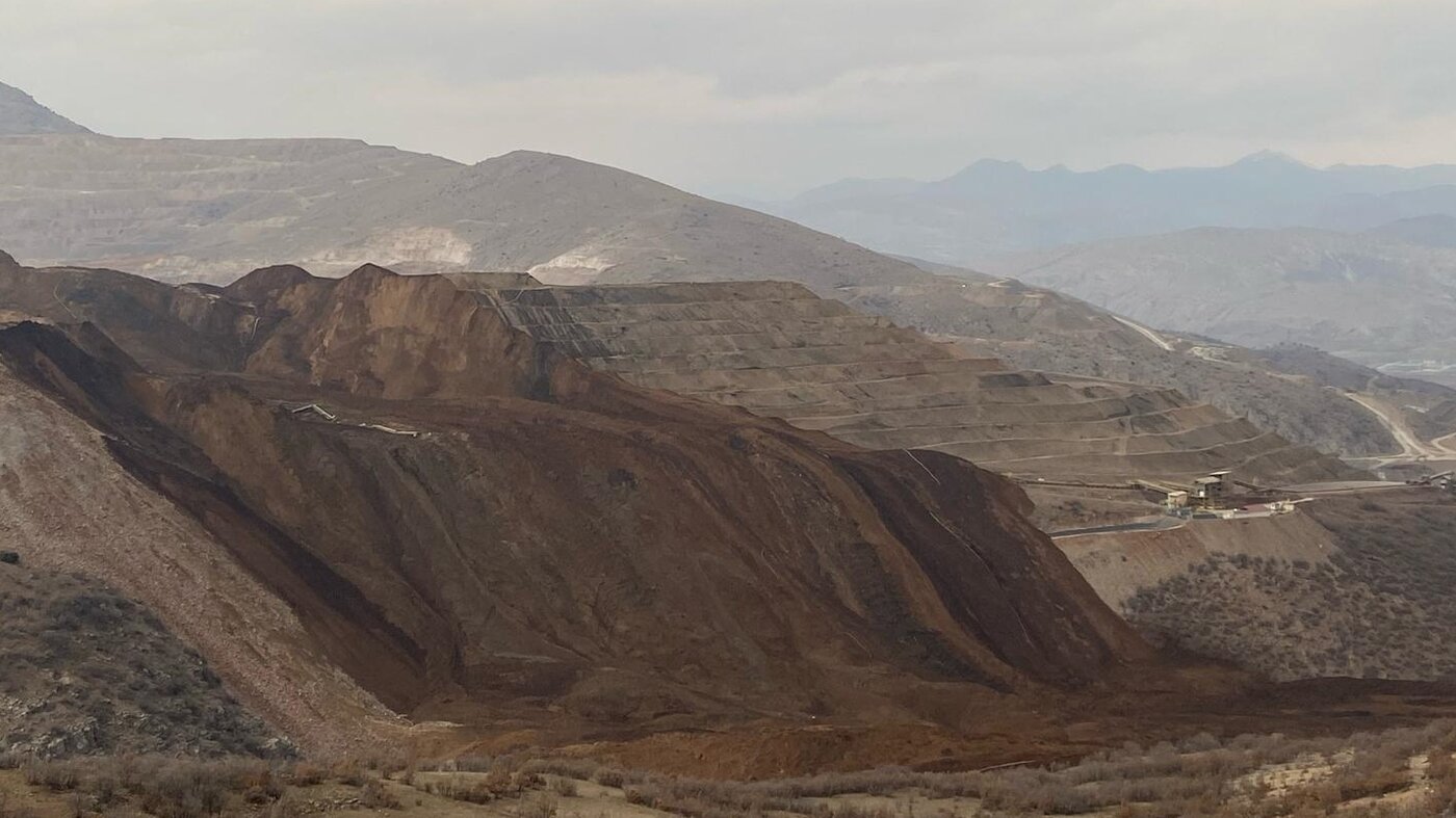 A landslide in Turkey has trapped 9 gold mine workers