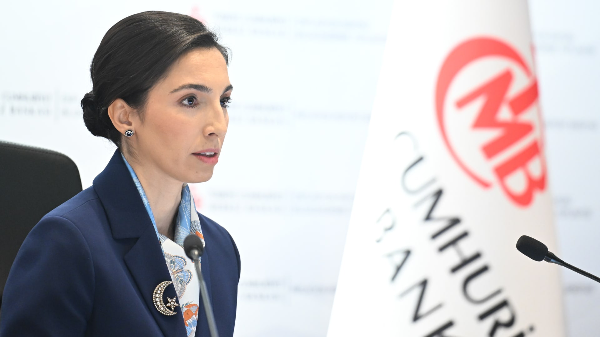 Turkey's central bank hikes key interest rate to 35%